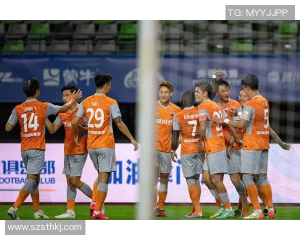 深圳足球队战术解析与对比探讨揭示球队发展潜力与挑战